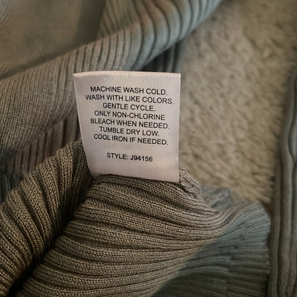 Hooked up top - Picture 5 of 6